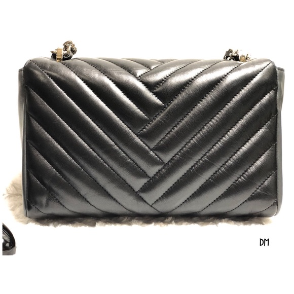 SOLD!! Auth Carolina Herrera Quilted bag - Picture 6 of 6
